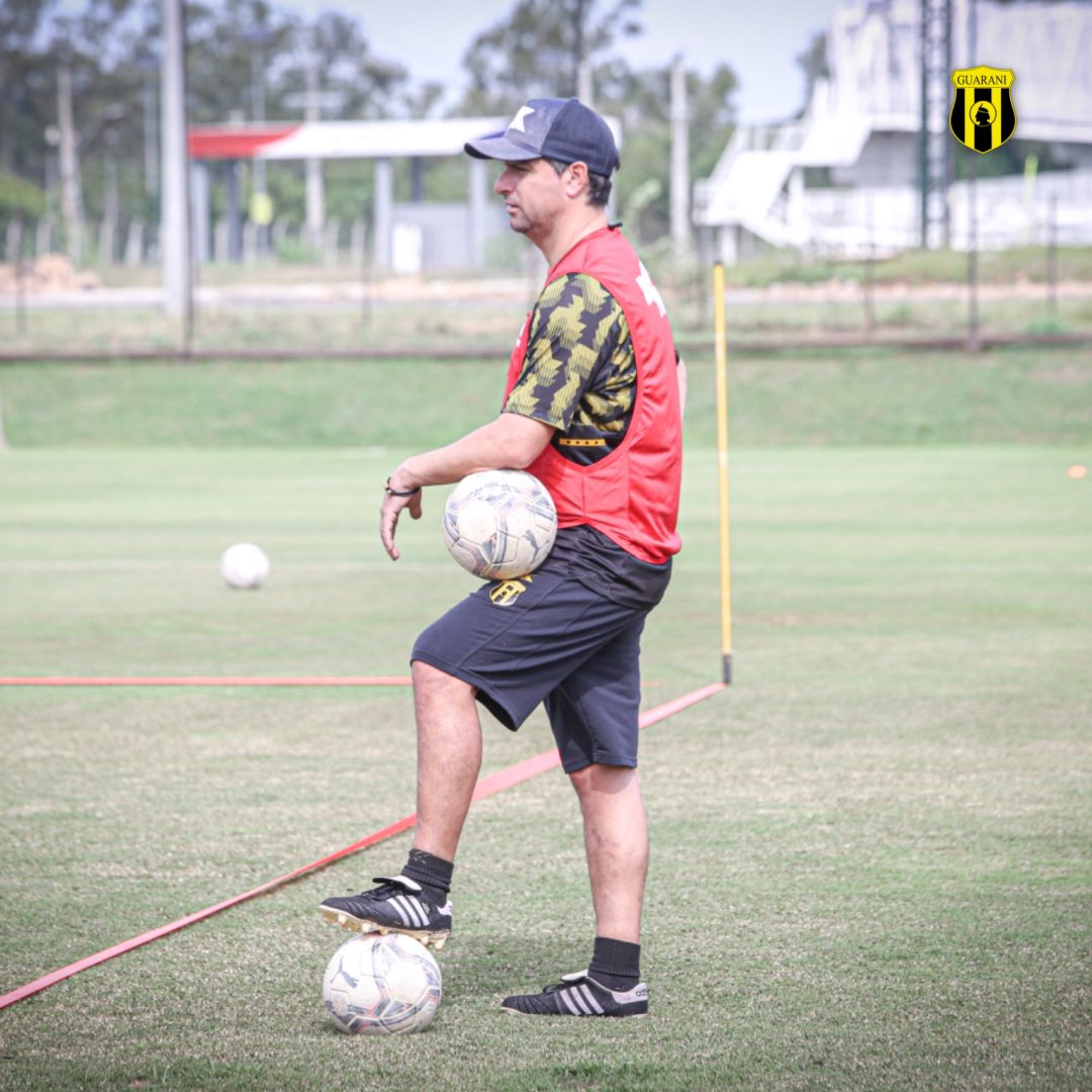 ClubGuarani's tweet photo. ¡SIN PAUSAS!🙅‍♂️

Te mostramos lo que fue el #EntrenamientoLegendario de hoy🔥

#VamosAborigen 🟡⚫️ https://t.co/mm3hVlV4PB