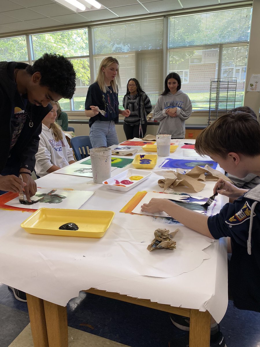 Exploring the <a href="/BCHS_SDE/">Brookfield Central HS 🇺🇸</a> arts! #fae