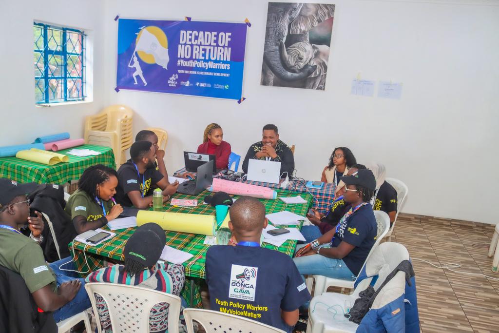 SUSOyouth's tweet photo. The final reviewing of the memorandum took place today, concluding our night. Youth representatives spent hours preparing to bring forward gaps noted in the climate change Act (amendment) and bring new effective solutions to the table.
#policywarriors #DecadeOfNoReturn https://t.co/sFCEdQH9zw