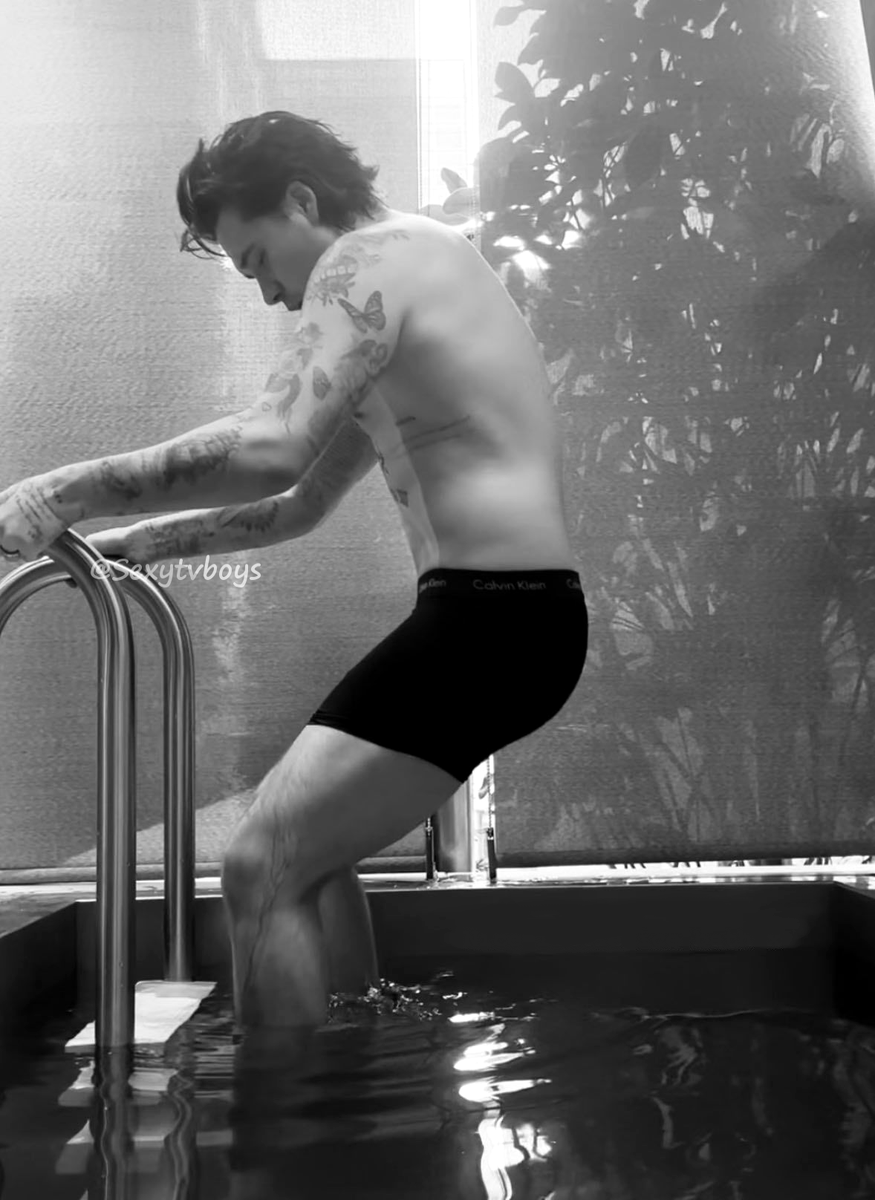 Sexytvboys's tweet photo. Brooklyn &amp; David Beckham https://t.co/KJZyHfefBV