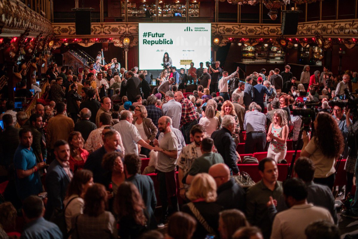 Esquerra Republicana (@esquerra_erc) on Twitter photo 📸Tot a punt a Sala Paloma de 📍#Barcelona per posar punt i final a la campanya electoral d'aquest 28M🗳️ amb <a href="/junqueras/">Oriol Junqueras 🎗️</a>, <a href="/martavilaltat/">MartaVilaltaTorres🎗</a>, <a href="/perearagones/">Pere Aragonès i Garcia</a>, <a href="/ernestmaragall/">Ernest Maragall i Mira</a>, <a href="/gabrielrufian/">Gabriel Rufián</a> i <a href="/Elisendalamany/">Elisenda Alamany</a>
✊Construïm #FuturRepublicà 📸Tot a punt a Sala Paloma de 📍#Barcelona per posar punt i final a la campanya electoral d'aquest 28M🗳️ amb <a href="/junqueras/">Oriol Junqueras 🎗️</a>, <a href="/martavilaltat/">MartaVilaltaTorres🎗</a>, <a href="/perearagones/">Pere Aragonès i Garcia</a>, <a href="/ernestmaragall/">Ernest Maragall i Mira</a>, <a href="/gabrielrufian/">Gabriel Rufián</a> i <a href="/Elisendalamany/">Elisenda Alamany</a>
✊Construïm #FuturRepublicà