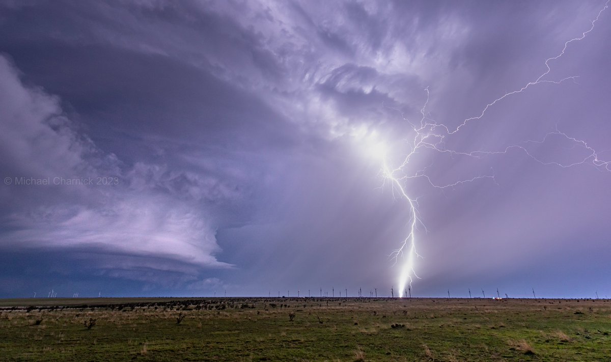 A few more quick edits from last night, south of Tucumcari, New Mexico. Atmospheric artwork! #NMwx #supercell