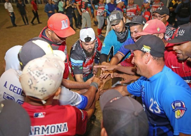 Maturinnosune's tweet photo. Entregan completamente rehabilitado el estadio de béisbol de Jusepín • El gobernador Ernesto Luna y la alcaldesa Ana Fuentes participaron en un encuentro amistoso de softbol con el equipo de la comunidad - https://t.co/1jHign52bx

#Maturin #Monagas
#SiempreJuntoAlPueblo https://t.co/qOuv4sC1VO