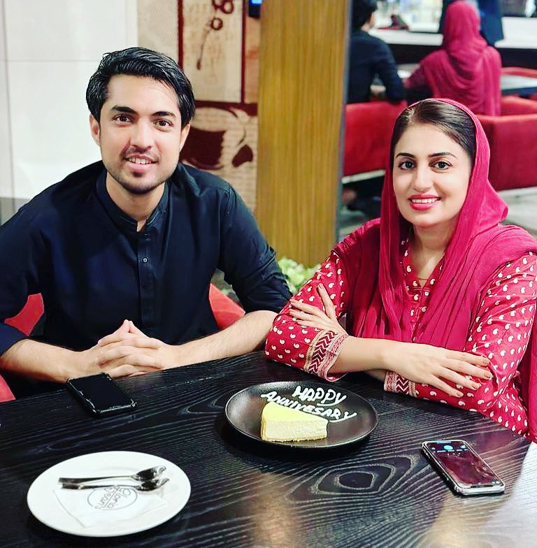 farah_iqrar_'s tweet photo. Happy Anniversary To Us 💕
@iqrarulhassan 
#mashaallah #togetherness #love #life #couplegoals #dinner #celebrations #lahore #pakistan https://t.co/2laGNhgKcw