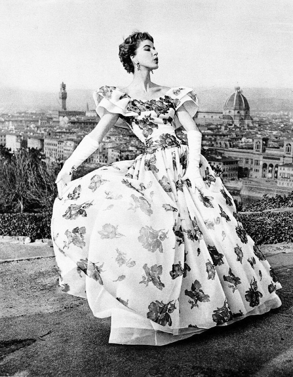 The last of my floral frocks for  the #ChelseaFlowerShow. Wishing you a floriferous Friday evening. 💐

Florence | 1951