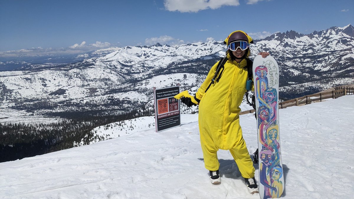 Love how kids get so excited about a snowboarding Pikachu ✌️