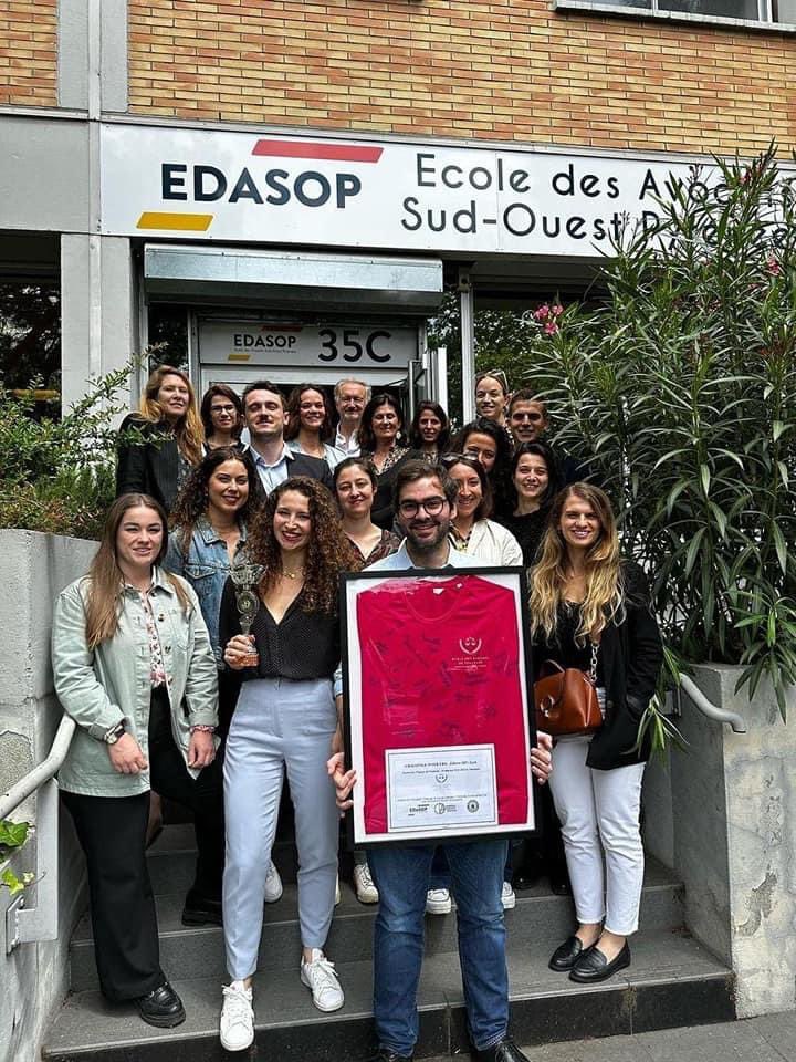 EcoleEDASOP's tweet photo. 🏆 🔴 Notre école a célébré sa V•I•C•T•O•I•R •E grâce à l'équipe d'élèves de la Promotion Simonnot aux Olympiades inter EDA 2023 🏋️‍♀️🥇🥳 https://t.co/ZYrXdmyXjc