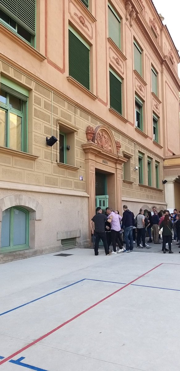 Escola Pere Vila tweet media