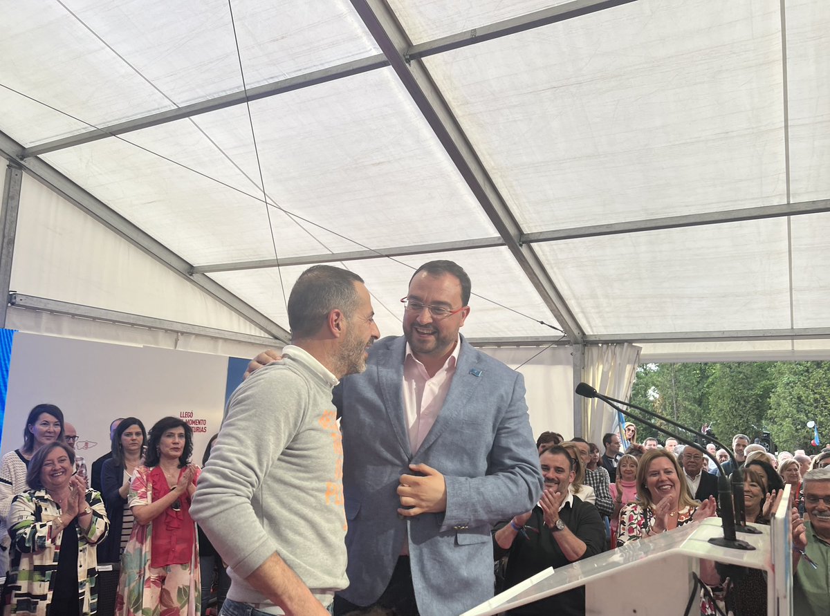 psoesiero's tweet photo. 🗣️ @AdrianBarbon: “Cepi vamos a por la absoluta en Siero. ¡A por ella!”

#defendeloquepiensas / ❤️ https://t.co/GptTT5OVCI