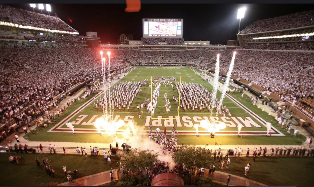 #AGTG WOWW I am extremely blessed and honored to say I have earned an offer from @HailStateFB #Hailstate !!! @_CoachBump @drobalwayzopen @TFloss32 @adamgorney @GPowersScout @TXPSPodcast @TXPrivateFBGuy @TrustMyEyesO @JClarkHFB247 @jlovvorn7 @FBA_Sports