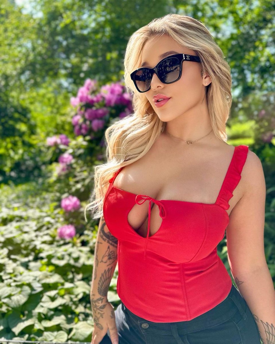 FullardSantana's tweet photo. @kaliroses 😍❤️🖤🌹🌸🌞 https://t.co/FoRCLsdT02