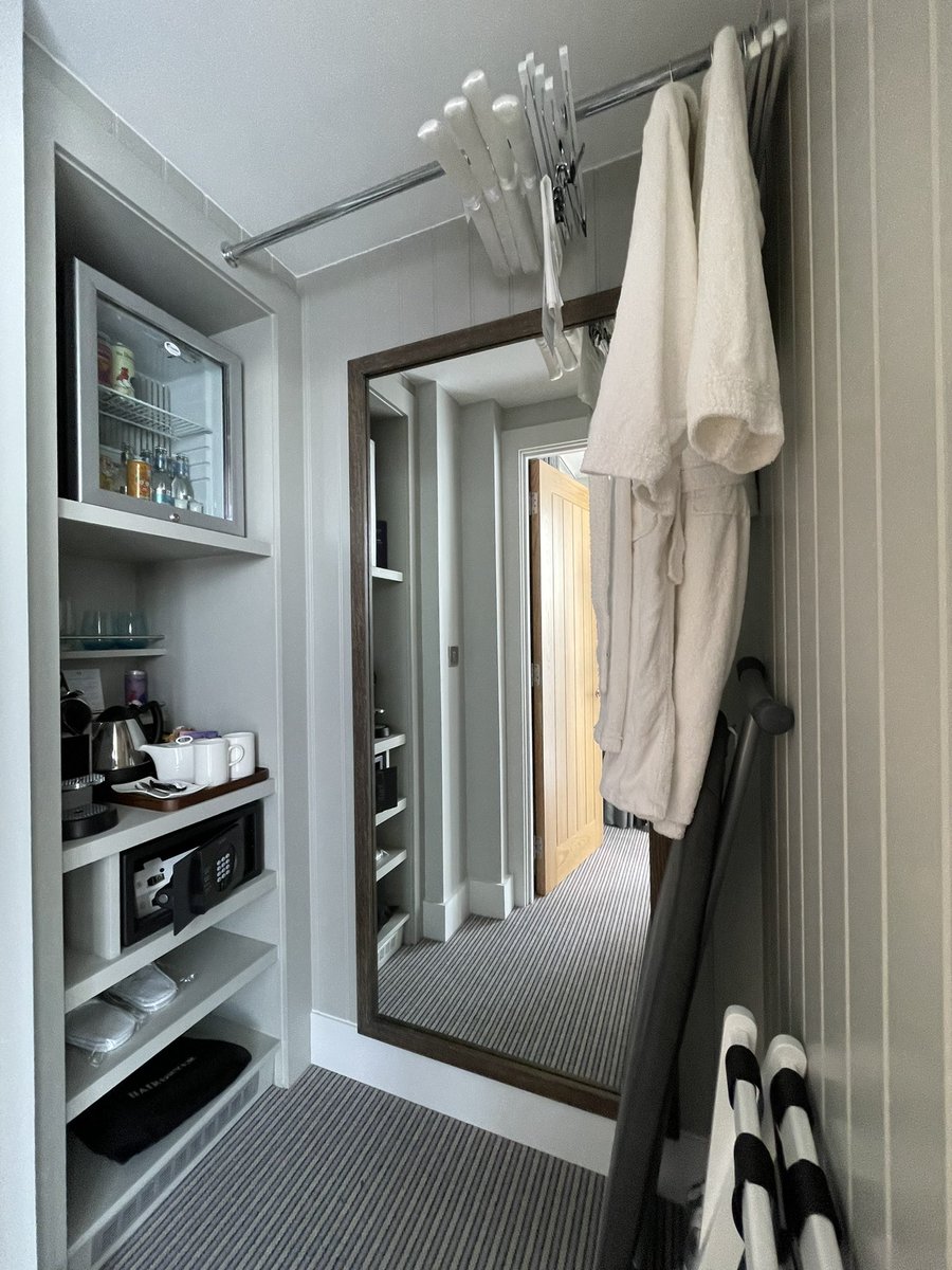 travelblogjamie's tweet image. Welcome back to @Harbour_Hotels #Southampton! We have a gorgeous small double room w/balcony. It’s fresh &amp;amp; bright w/ lovely blue accents, some little luxuries, views of Ocean Village &amp;amp; Ocean cruise terminal. It’s going to be a fab stay ahead of tomorrow’s #cruise #harbourhotel