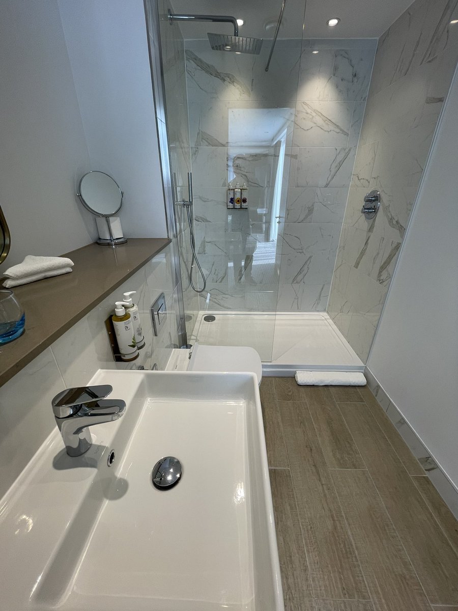 travelblogjamie's tweet image. Welcome back to @Harbour_Hotels #Southampton! We have a gorgeous small double room w/balcony. It’s fresh &amp;amp; bright w/ lovely blue accents, some little luxuries, views of Ocean Village &amp;amp; Ocean cruise terminal. It’s going to be a fab stay ahead of tomorrow’s #cruise #harbourhotel
