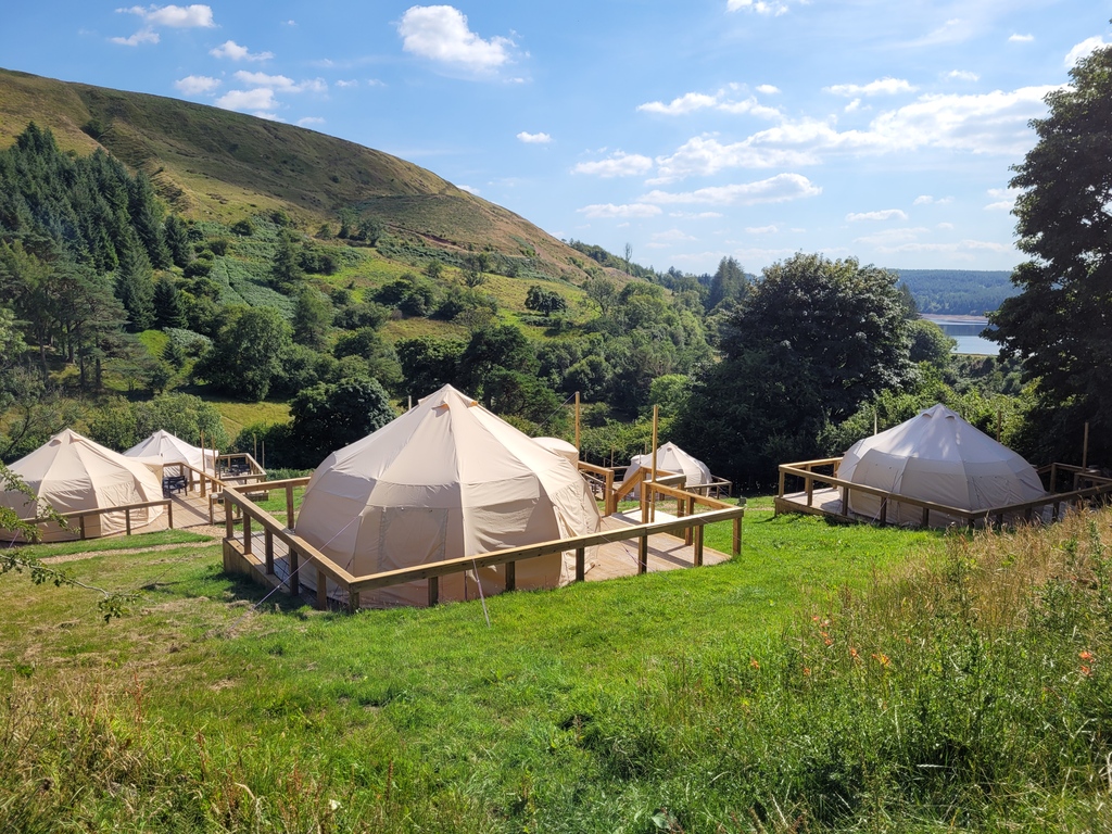 Did you know🤔 that tents can get categorized into 4 different types according to the shape as: A-Frame tents, Pyramid tents, Hoop tents, and Dome tents🤩. At Parkwood Outdoors Dolygaer we have the Yurt Dome tent shape for glamping😊

#LunaTents #podolygaer #lovelifeoutdoors