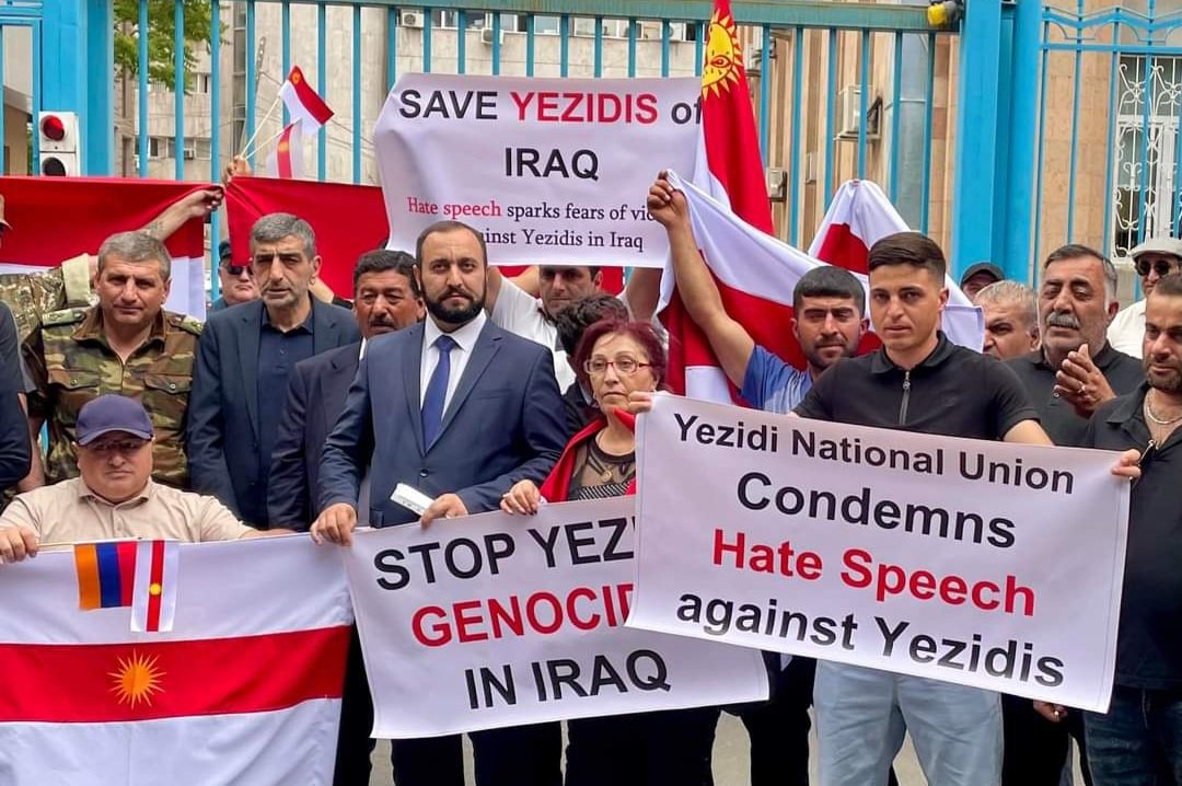 Yazidis of Armenia held an action of protest in front of UN Office in Yerevan in support of Iraqi #Yazidis, who have recently been subjected to hate speech.