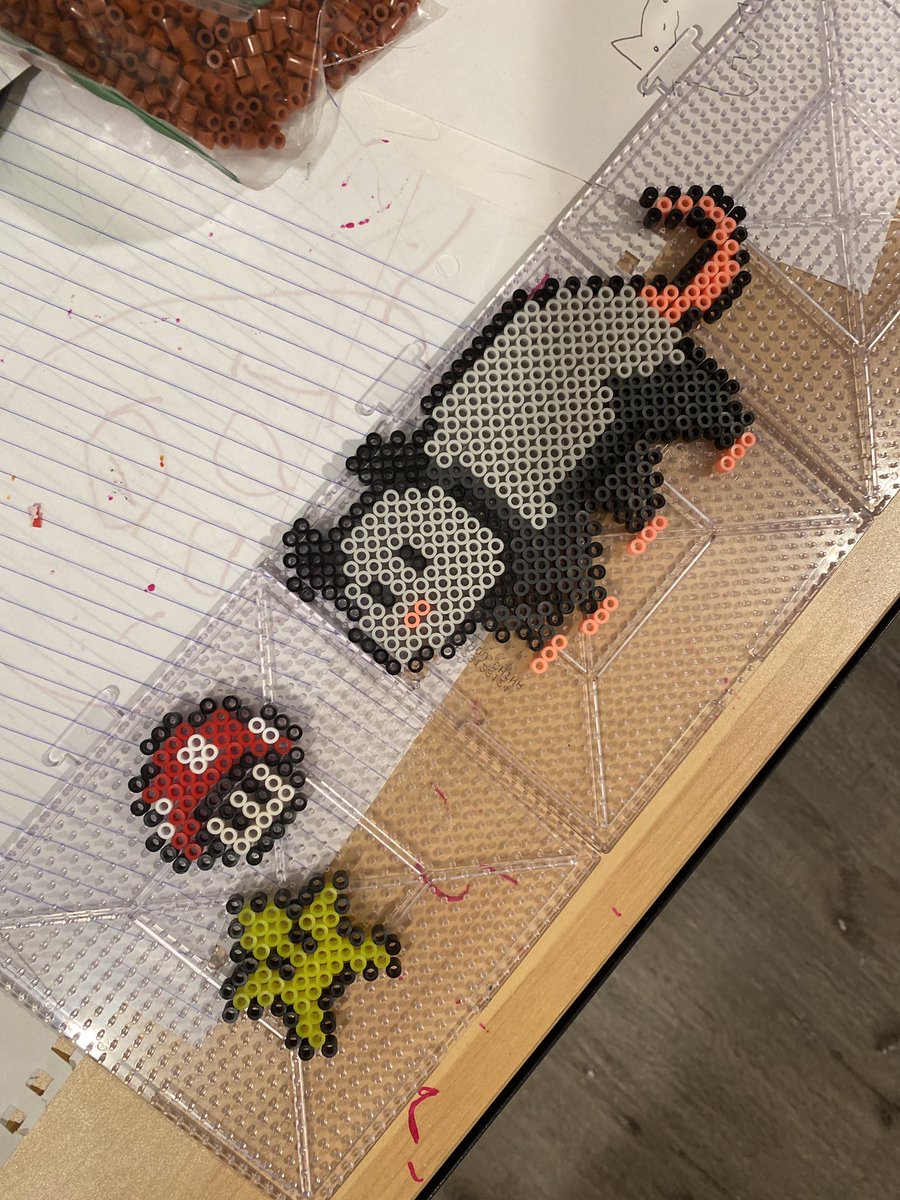 wackatrenx's tweet photo. i have not been drawing much because i have been making decorations ๐ฅฒ
#pearlerbeads #pearler #pixelart https://t.co/f15O1dYCDu