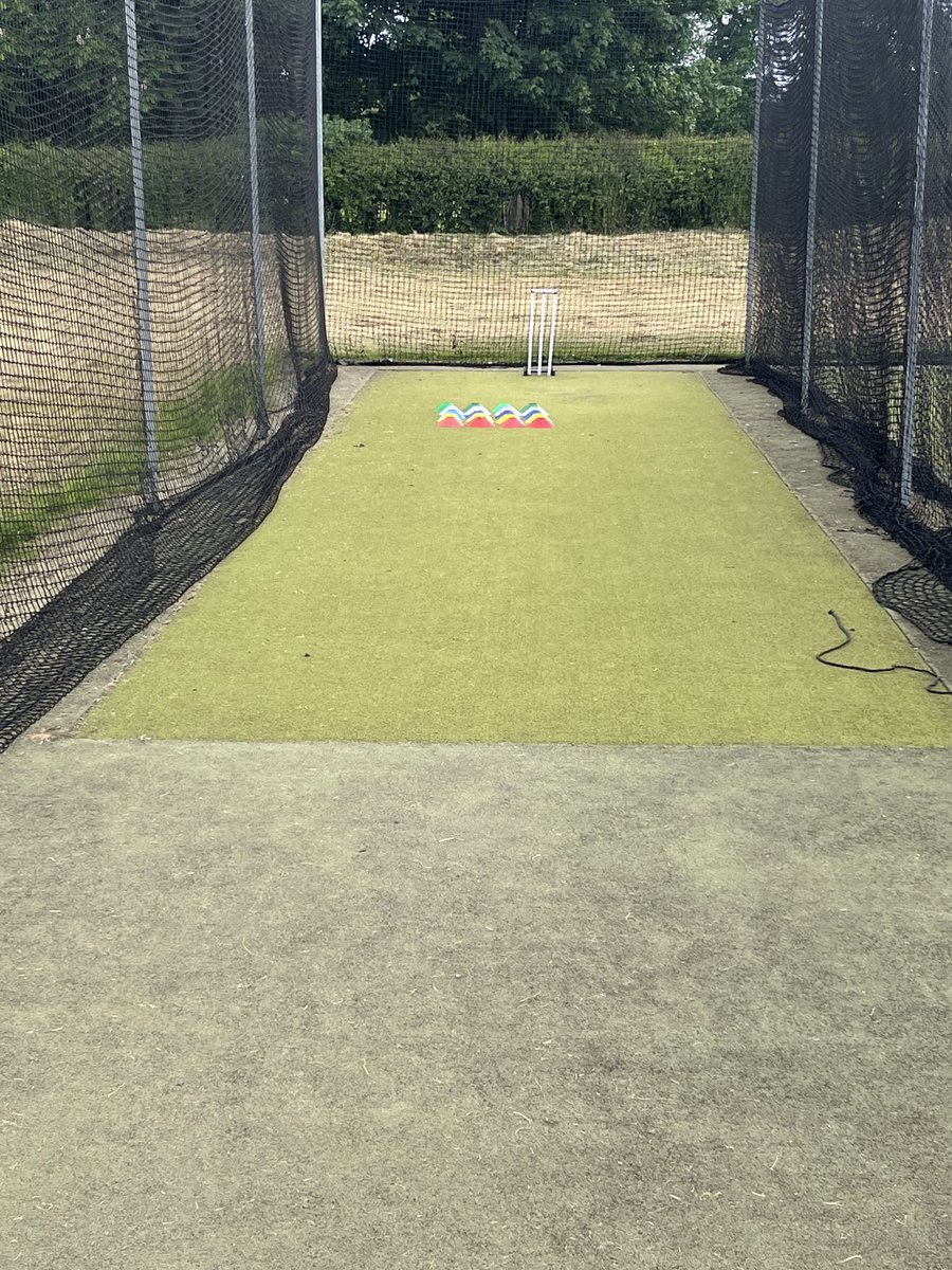 mshaw_coaching's tweet photo. Another 1-2-1 with JW. Loooking at bowling run up line and length. Batting :- keeping the elbow high and playing the ball under the eyes. #hesmashedit. https://t.co/GsTIB8HBiA