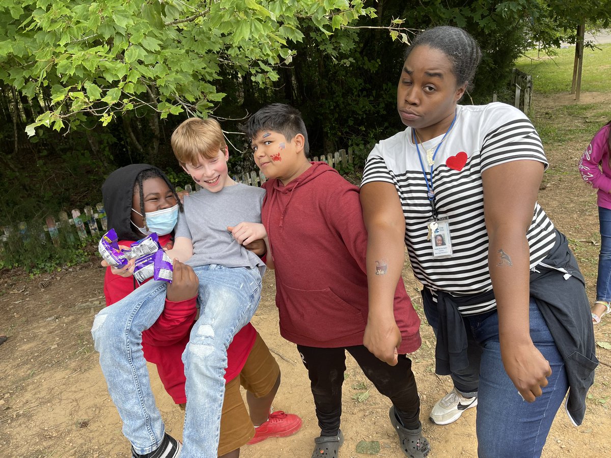 CraigDodson14's tweet image. TATTOOS &amp;amp; TAKIS! Celebrating our 4th graders for winning the STAR behavior competition for this last quarter! ✨🔥#WeKnowHowToParty #EveryKidEveryDay #STARBehavior