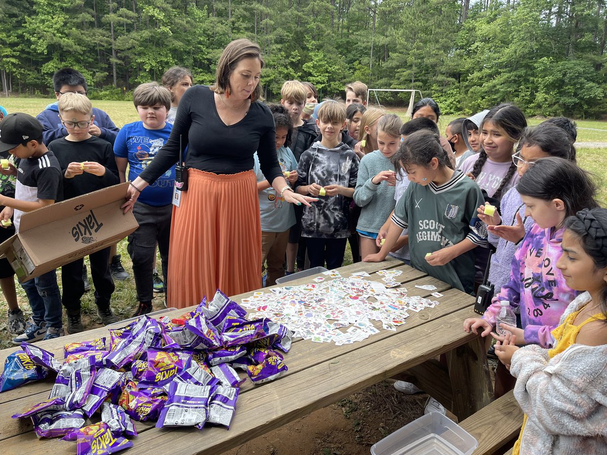 CraigDodson14's tweet image. TATTOOS &amp;amp; TAKIS! Celebrating our 4th graders for winning the STAR behavior competition for this last quarter! ✨🔥#WeKnowHowToParty #EveryKidEveryDay #STARBehavior