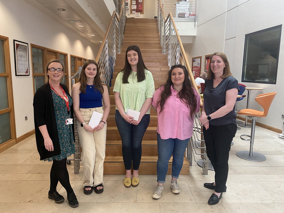 Congratulations to the 2nd year phd symposium prize winners, 🥉 Emily from @mcdade_lab @danielblongley lab, 🥈 Ally-Jo from @drsciencegirl lab and CV6, and 🥇 Tilly from our lab! Well done all, and 👏🏻 @drdonnasmall and Lisa Crawford for coordinating! #proudpi @QubPGJCCR #loveQUB