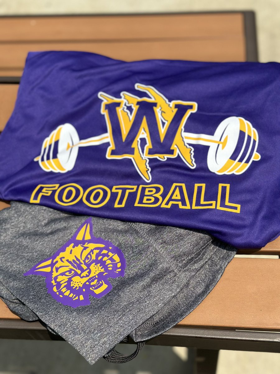 DBDeveloper_11's tweet photo. Workout gear has arrived! That only means summer workouts are close !

#HoldTheRope #WossmanWildcats 
💪🏾🏋🏾🏃🏾‍♂️💨 https://t.co/kWMGzoFzE1