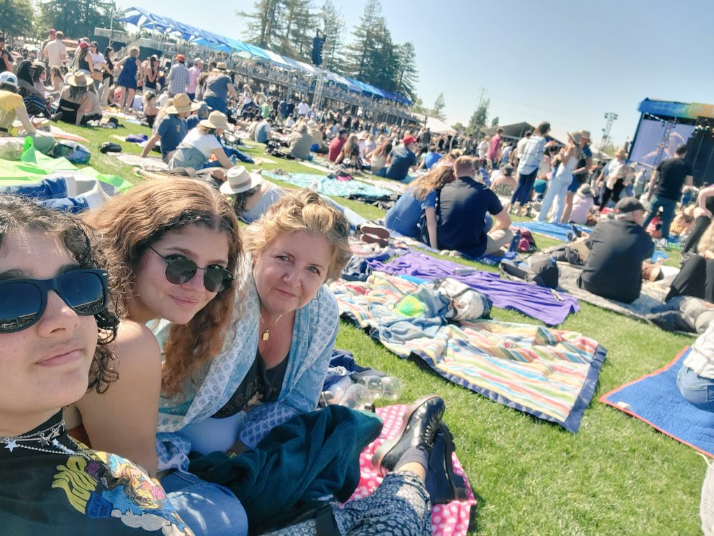 Hanging with my gurlz and it's a beautiful day! <a href="/Cisco/">Cisco</a> #bottlerock
