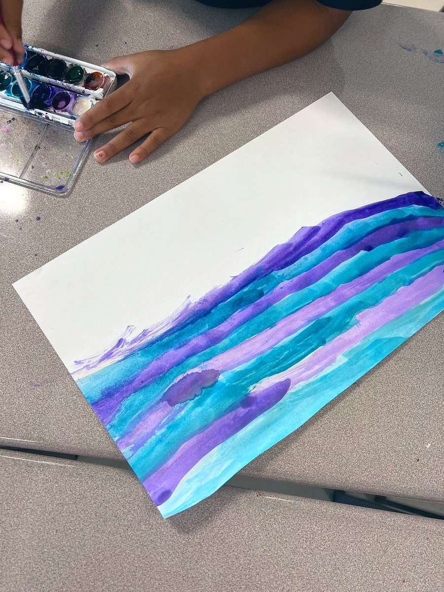 Art room fun <a href="/RSP_HDSB/">Rattlesnake Point Public School</a> 🎨 Grade 1s began the first part of their contrast projects today 👍🏻