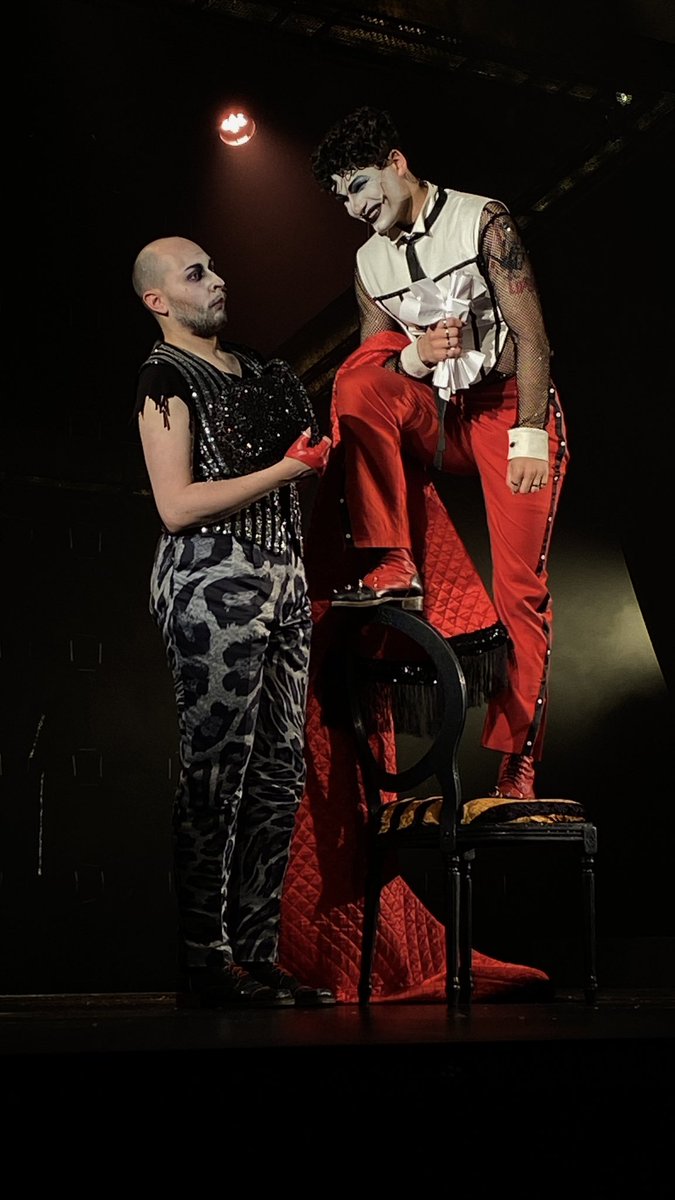 насколько, прошу прощения, охуенная это штука - 12 стульев
и насколько охуенный ОН