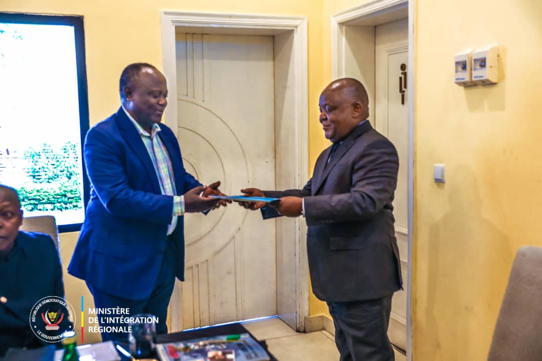 INSTANTnewsCD's tweet image. "Je ressens l'obligation de travailler dur pour arriver à la pacification de la partie orientale de la RDC", dixit le minÉtat/Intégration régionale, Mbusa Nyamwisi, ce 26 mai, aux délégués des communautés d'Ituri de  Kinshasa, à la faveur d'un atelier sur la sécurité et la paix.