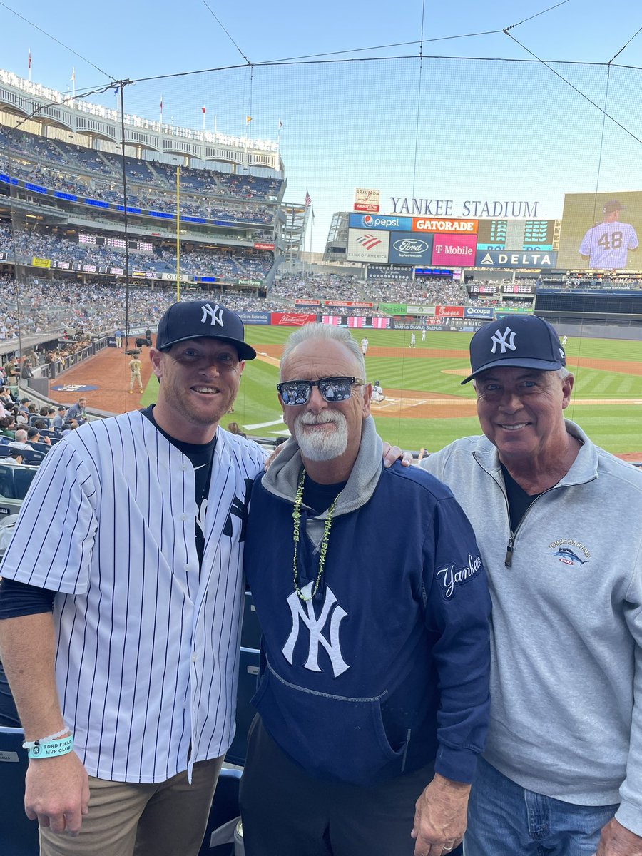 HENDEW12's tweet photo. Happy Birthday Dad!! #RepBX https://t.co/Nimh48mNgf