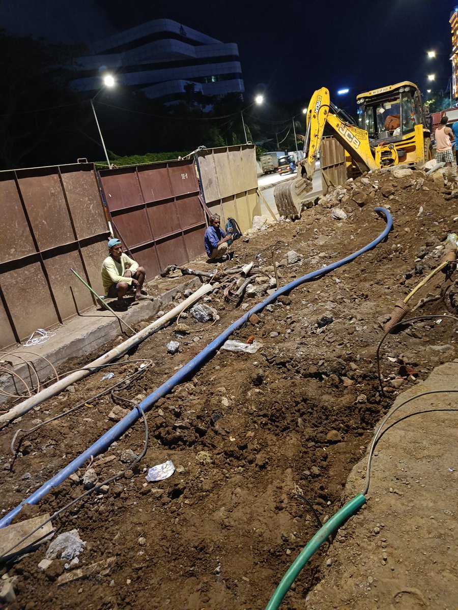 R_Prescilla's tweet photo. Hydraulic work happening in Chakala, Andheri East has kept us all awake since 3.30am. @Adani_Elec_Mum cable is pulled and now damaged. Please note the blue cable (@TataPower) is also live and being pulled by the bulldozer. @mybmcWardKE . https://t.co/Qh5agHOzEr
