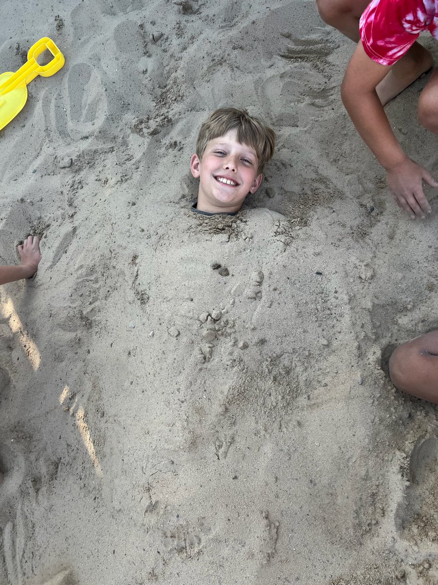 JohnMattingly23's tweet photo. Summer = time to cut it loose. Congrats on another school year kids! ๐๏ธ. #KidsOfSummer @MacsPizzaLanden https://t.co/15kkHokySb