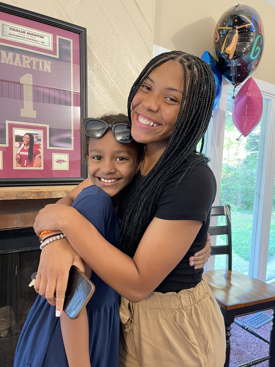 🫶🏼 Congrats to my honorary sister <a href="/Thalia11Martin/">Thalia Martin</a> on your graduation!! Love you!