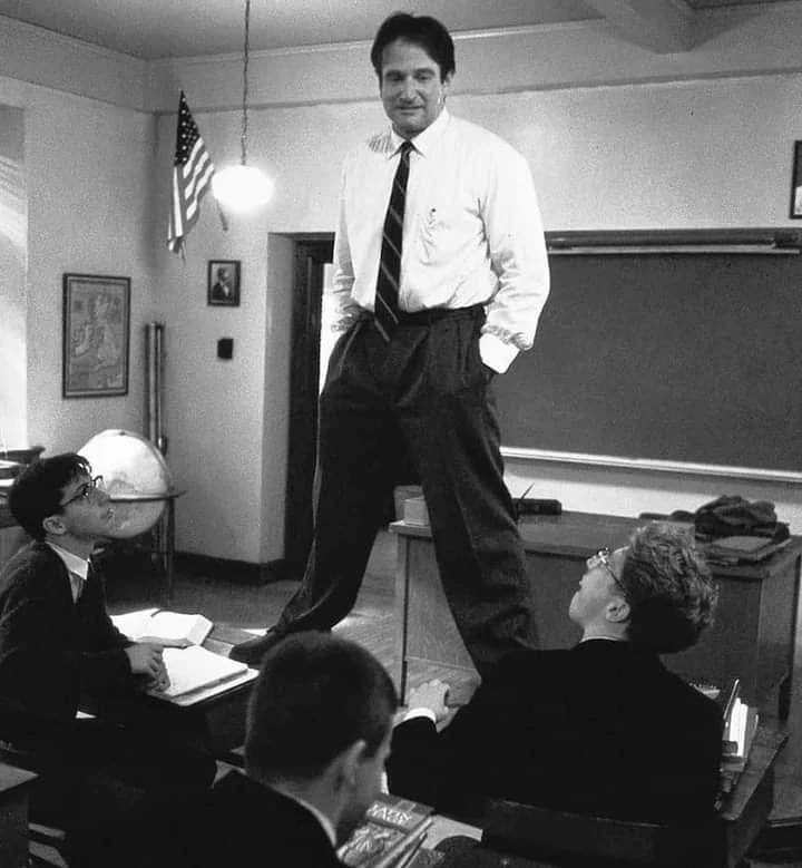 TiernoAnimalx's tweet photo. #DeadPoetsSociety
#MrKeating
#OhCaptainMyCaptain https://t.co/bgCYcFfIim