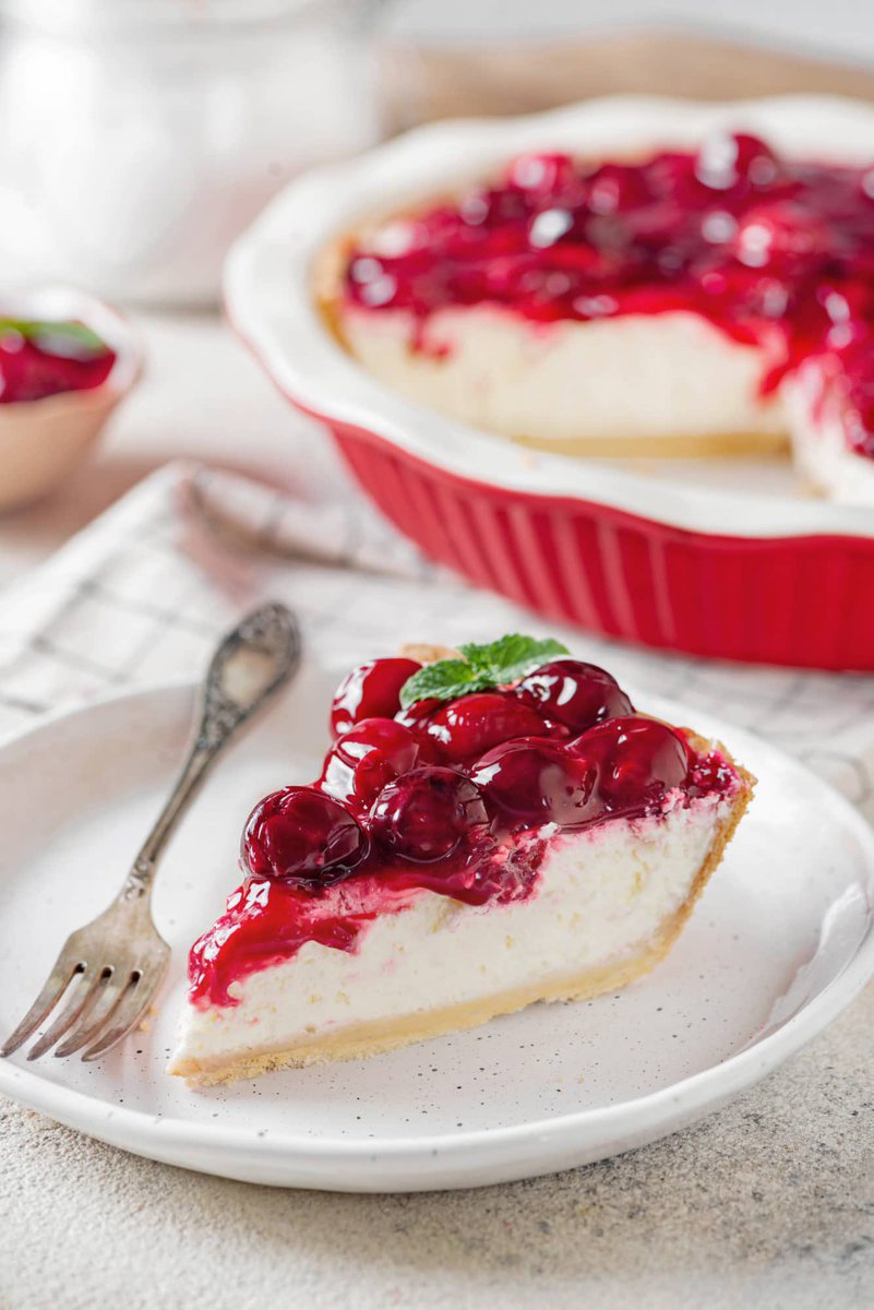 AllWeEat's tweet photo. Indulge in a heavenly treat with this Quick No Bake Cherry Cheesecake Pie! 🍒🍰 The creamy filling, buttery crust, and cherry topping are sure to make your taste buds dance😍👌 https://t.co/ZVAH5qyDM7 https://t.co/ILpq6uHYrE