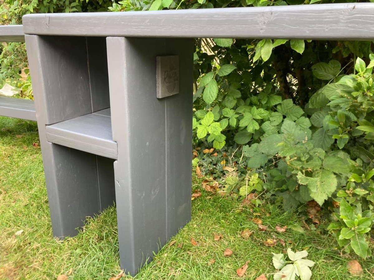 ravenaboutwood's tweet image. 📣 Porch storage units!
For our lovely neighbours I created two storage units and finished them in anthracite grey wood stain to match their new porch. Thank you Beverly, so glad you like them. #storageunits #bootstorage #bespokewoodwork