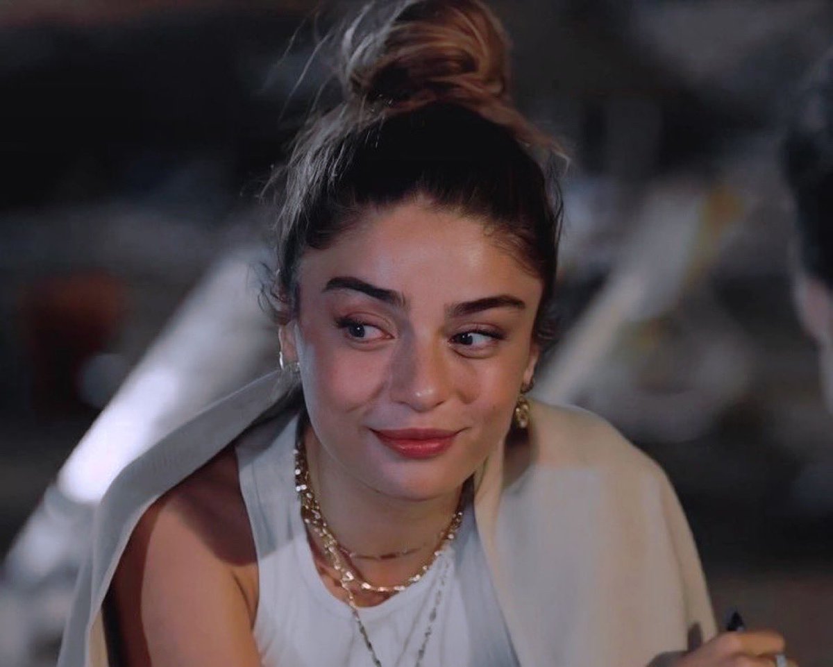 inax_7's tweet photo. #AyçaAyşinTuran || Tatlı 🧁🤍🤍. https://t.co/jPrPIIEDl2