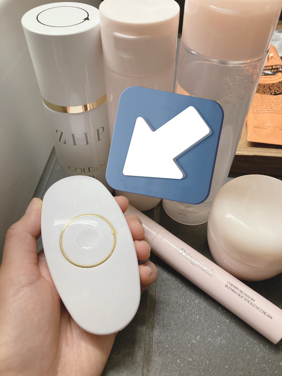 ponnozou's tweet photo. カレントボディさんに聞いたんだけど、ニューヨーク発の美顔器ZIIPが5月末から6月頭にリニューアルするんだって。もしZIIP狙ってる人がいたらリニューアルしたもの買ったほうがいいよ! #美顔器 #ZIIP https://t.co/OlXhe2NzaP