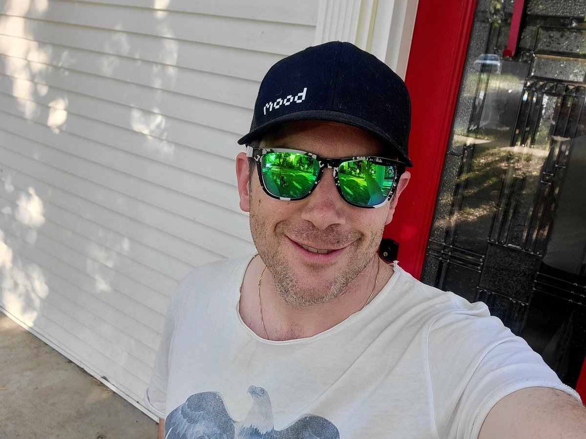 I don't tweet anywhere near as much as I should (sorry <a href="/elonmusk/">Elon Musk</a>). If only somebody could invent a chip to automate  thoughts to digital workflow 🤔😁Anyway...about to embark for London. 5 panels at <a href="/intelligentins/">Intelligent Insurer</a>  
 Underwriting Innovation Europe 🇬🇧 Hope to see you there! 👏👏