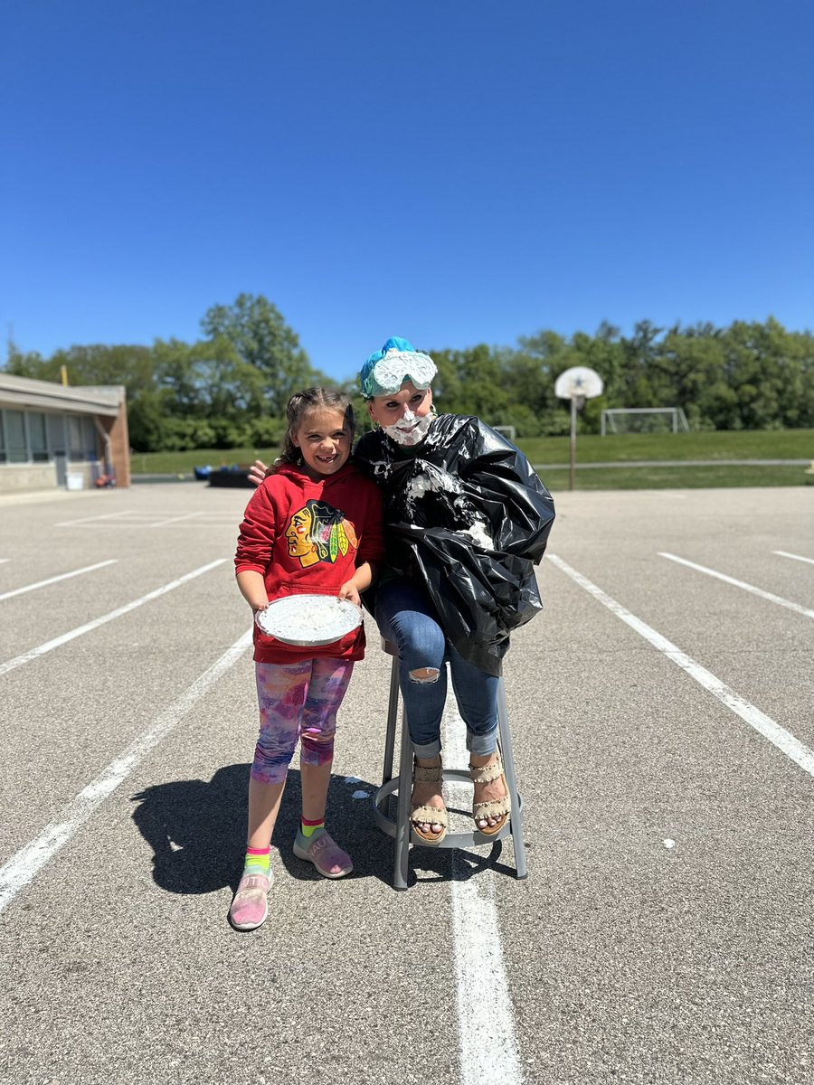 AP_SharpVV's tweet image. Today was double sweet at #theview watching Mrs. Hetterman  and Mrs. Cohn both get pied! Way to save those Starbucks @VV_Voyagers!@amandacohn9   #sweetrewards #starbehavior