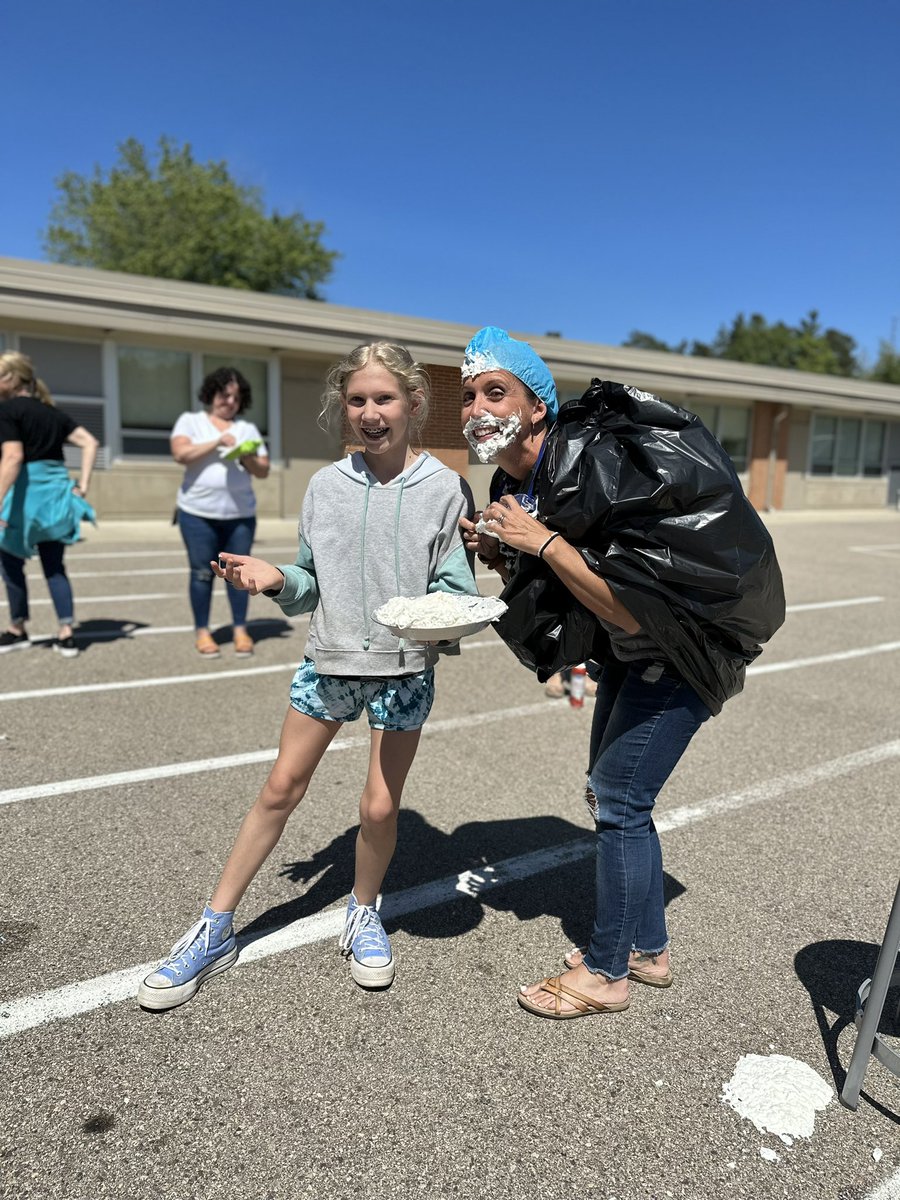 AP_SharpVV's tweet image. Today was double sweet at #theview watching Mrs. Hetterman  and Mrs. Cohn both get pied! Way to save those Starbucks @VV_Voyagers!@amandacohn9   #sweetrewards #starbehavior