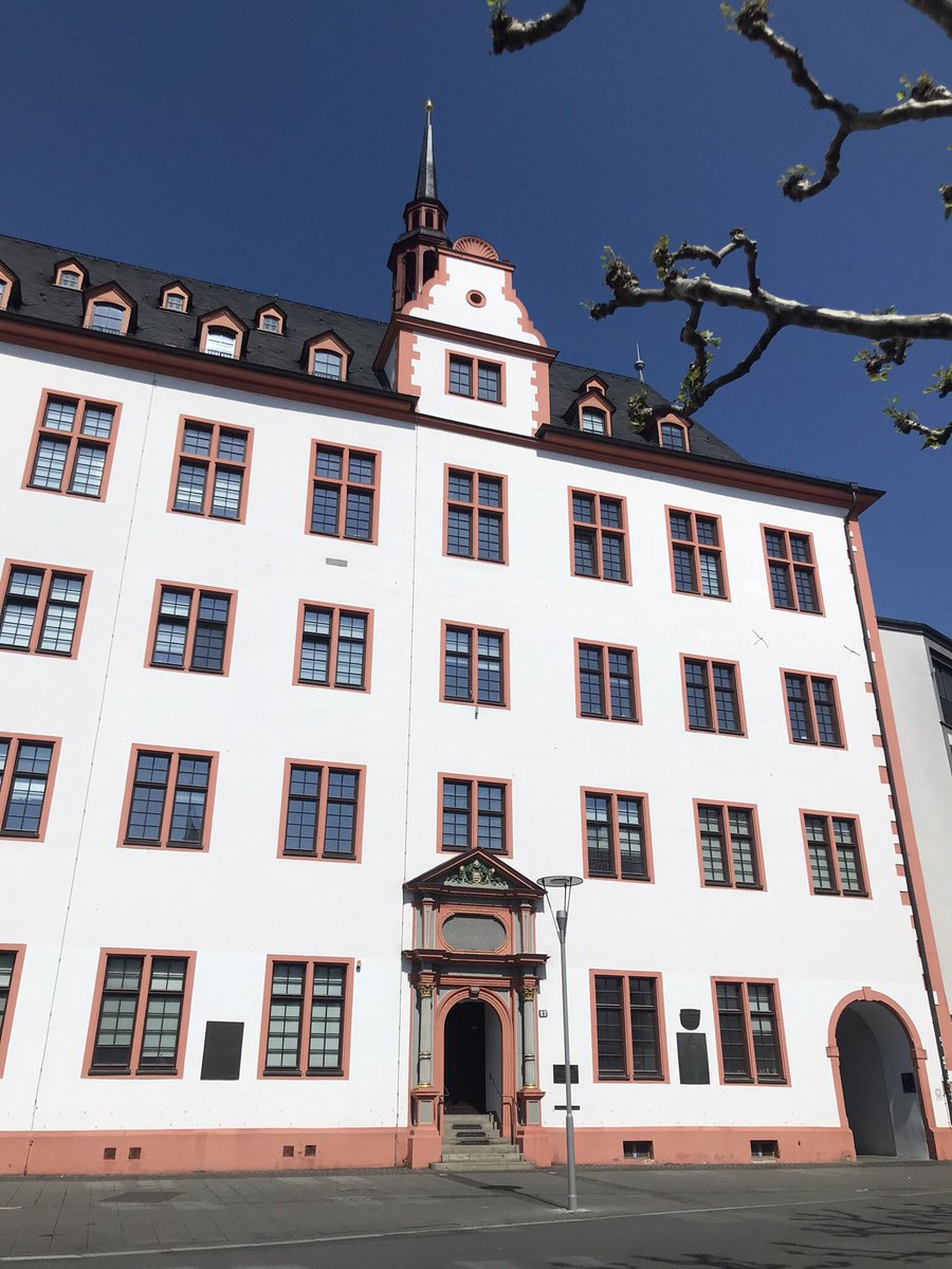 Not one but three 5-year postdoc positions at the Institute of European history in Mainz! 1/ digital history 2/ modern European history 3/ European religious history (also 19th-20th c.) ieg-mainz.de/en/institute/j…