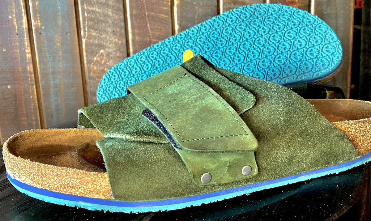 CobblersPlus's tweet photo. Birkenstock Resole with Vibram Skull Sole and Vibram Blue midsoles. 
https://t.co/HyrwVpmsPj

#birkenstock #birkenstocks #birks #birkenstocklove #birkenstockstyle #comfortshoes #sandals #footcomfort #birkenstockaddict #hippy #hippie #hippiestyle #custombirkenstock #denver https://t.co/eh6TfEd7fg