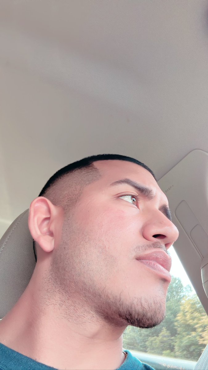 IssacVelazquez's tweet photo. Big chillin https://t.co/hA7zFvTNNL