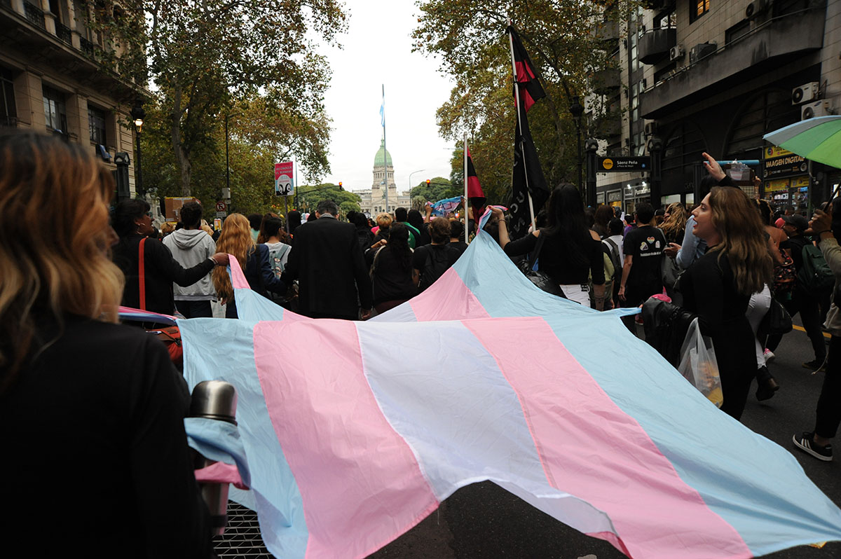 PresentesLatam's tweet photo. 📷EN FOTOS: Primera marcha plurinacional por la #ReparaciónHistórica para travestis y trans🏳️‍⚧️

💥Más de 90 organizaciones marcharon de Plaza de Mayo hasta el Congreso. La jornada cerró con un festival que se extendió hasta la noche 📲Leer +: https://t.co/B7ythFSWYY https://t.co/PzcXCX9hTX