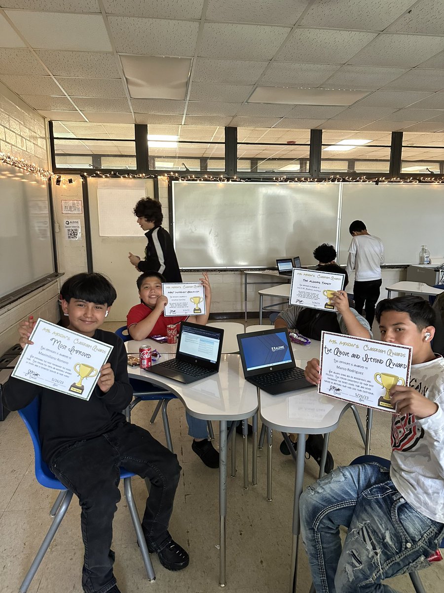 MsMixonELA's tweet photo. Such a phenomenal and fun last day of class giving all 72 of my students their own awards!! #celebratingscholars #aldineconnected #ldoc #firstyearteaching @AldineMS_AISD https://t.co/v3VgMcLpL3