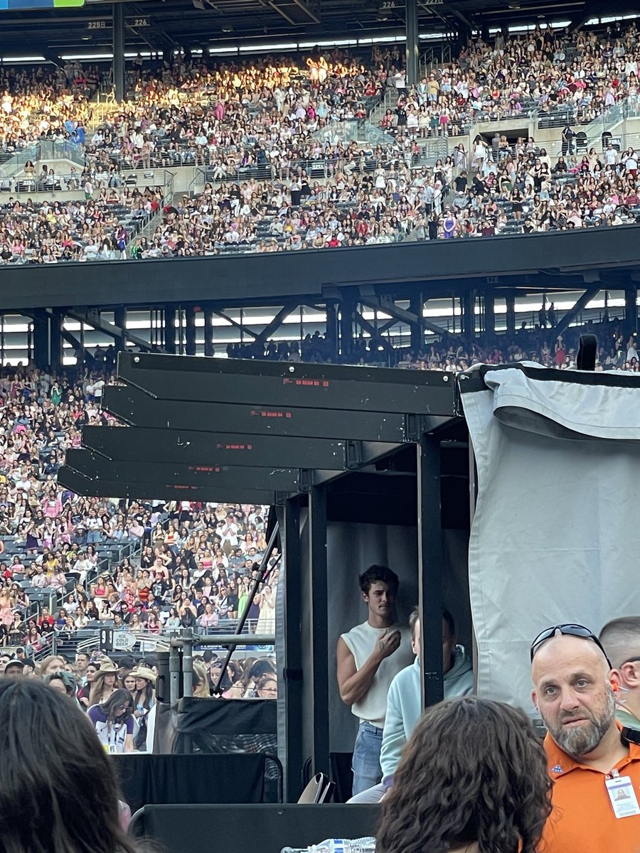 The Mendes Updates on Twitter "More of Shawn today at 'The Eras Tour'"