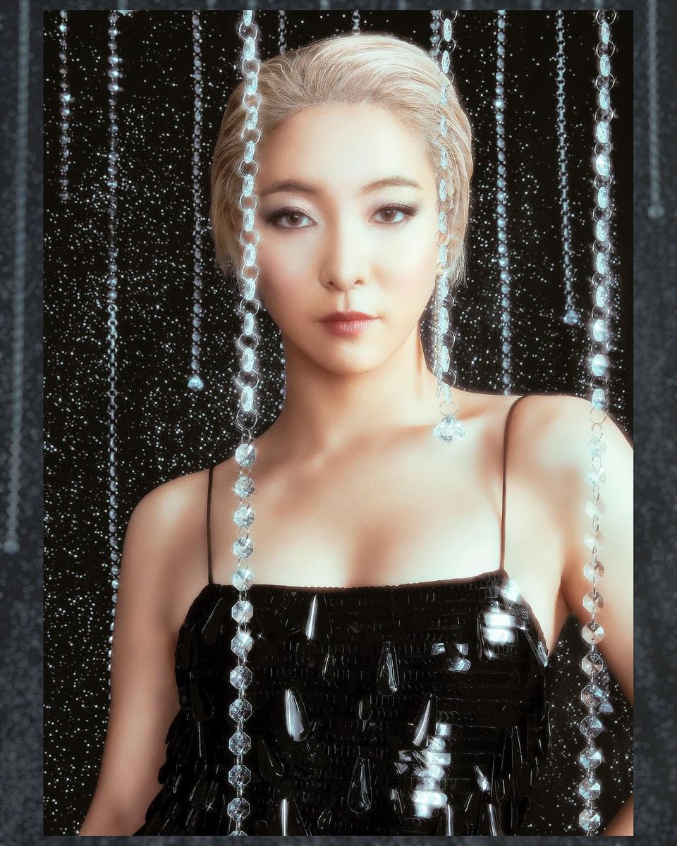 sunyoungnim's tweet photo. in case you missed it 🙈 Park Sunyoung 🤍🖤 https://t.co/nhKttDpHX2