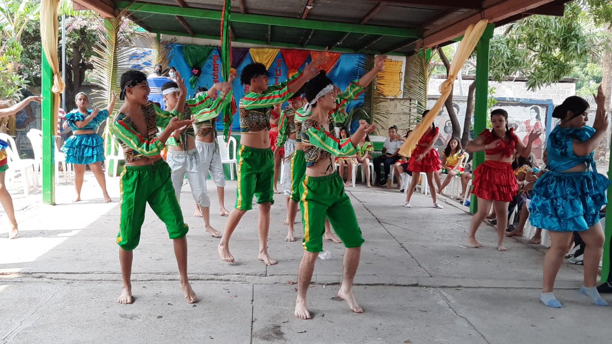 ArlencitaCast's tweet photo. #Winamba Festival del "Tululu" en los Centros Escolares haciendo honor a la Costa Caribe.
#EnVictoriasEducativas https://t.co/wFqP8Uzhd0