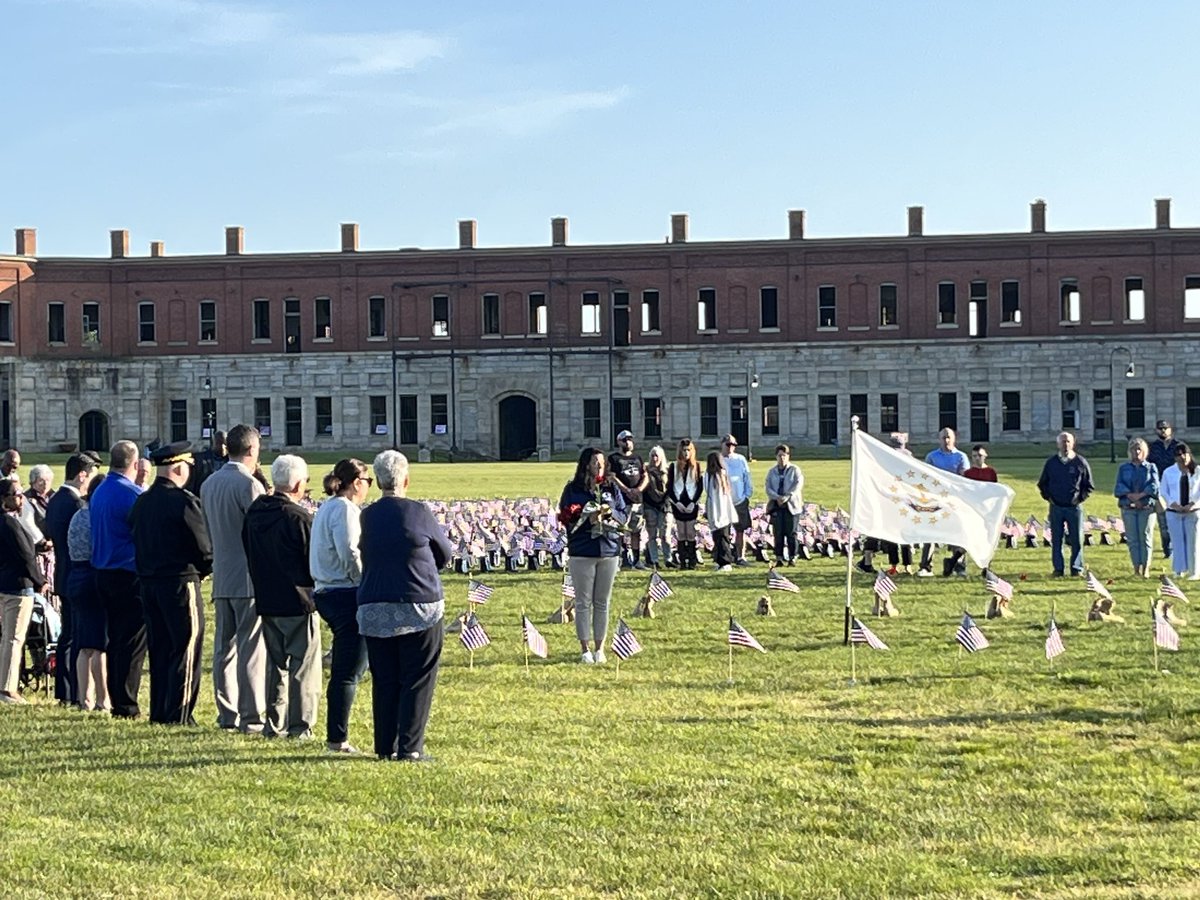 I was humbled and honored to recognize our fallen soldiers at Boots on the Ground for Heroes Memorial today at Fort Adams.

Thank you, @OSDRI_Vets, for assembling this memorial – and for all the work you do for veterans everyday.